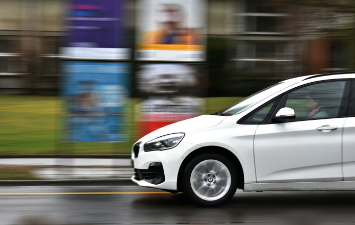 The new system will incorporate automatic number plate recognition, CCTV integration and red-light cameras (Photo: Unsplash / Mauro Sbicego)