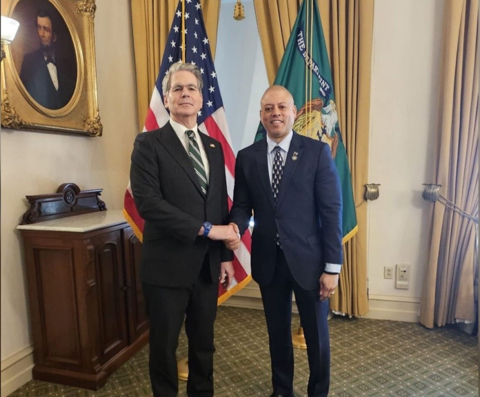 Premier André Ebanks discussed financial services with US Treasury secretary Scott Bessent in Washington (Photo: Cayman Islands Government)