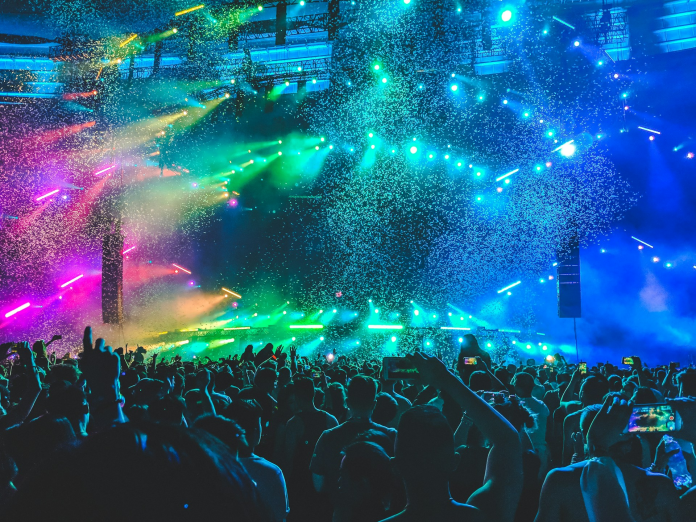 Full Blown, Serani, another international artist and local musicians will perform at Summer Splash Music Festival (Photo: Unsplash / Aditya Chinchure)